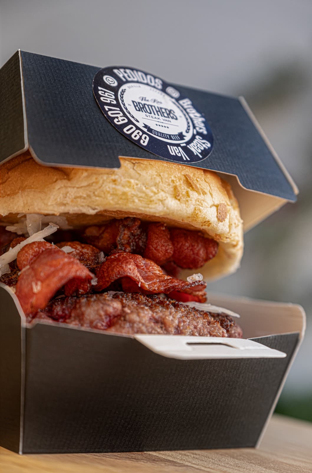 Montaje de Brothers Steak Van
